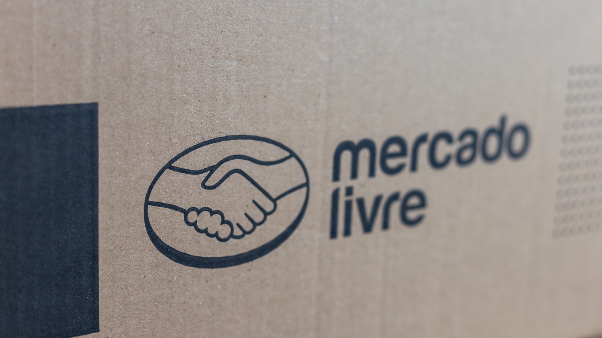 Caixa de papelão para entrega do Mercado Livre