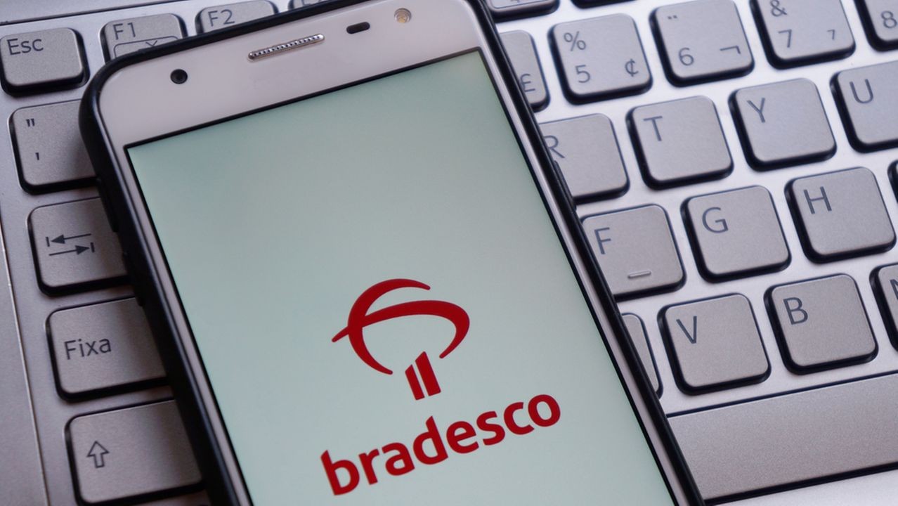 Aplicativo do Bradesco fica fora do ar e clientes reclamam nas redes Aplicativo do Bradesco fica fora do ar e clientes reclamam nas redes
