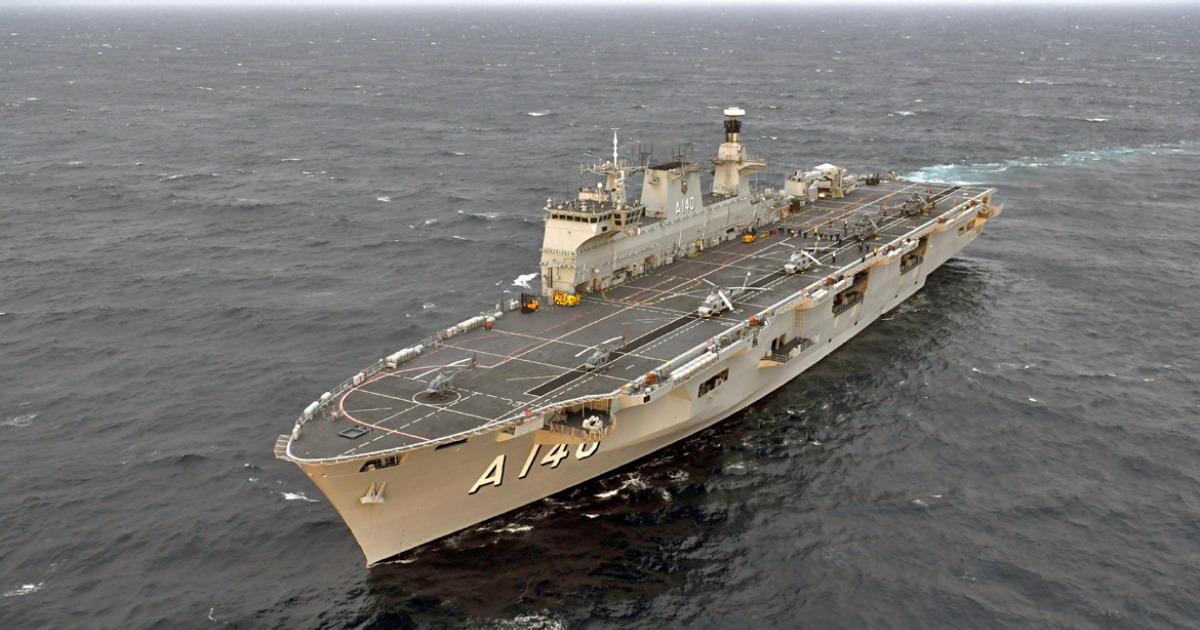 Marinha mobiliza navio gigante para ajudar vítimas no litoral paulista