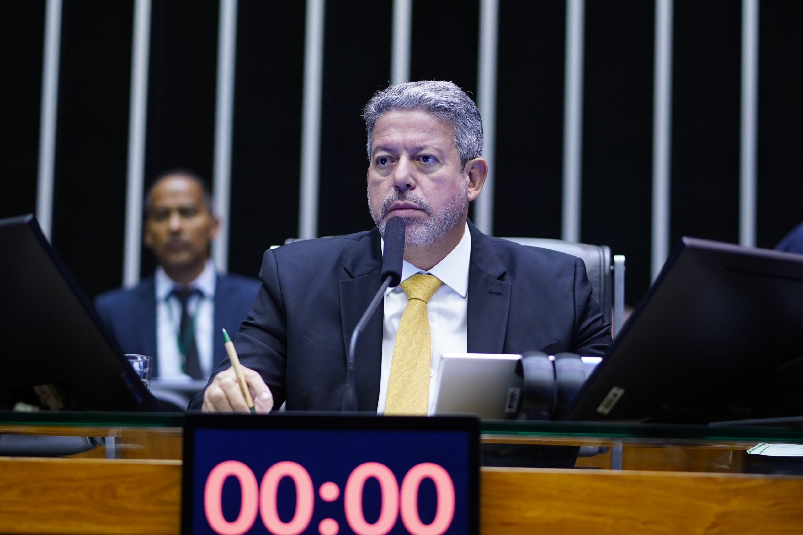 Arcabouço fiscal: proposta é 'bom começo' e Câmara vai trabalhar para aprovar em abril, diz Lira Arcabouço fiscal: proposta é 'bom começo' e Câmara vai trabalhar para aprovar em abril, diz Lira