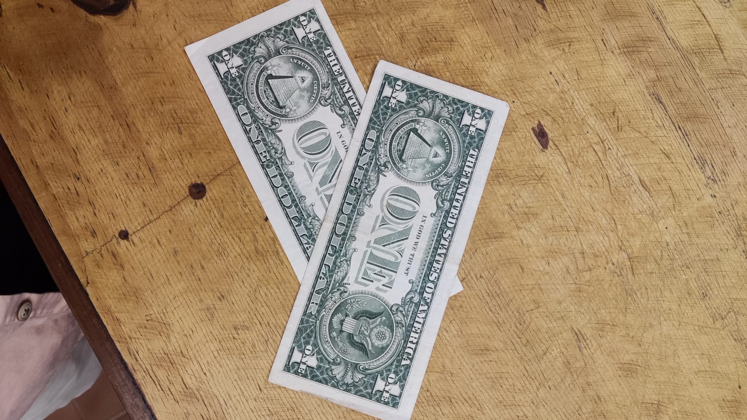 Dólar e Ibovespa operam em baixa, à espera de dados de emprego nos EUA e decisão de juros na Europa