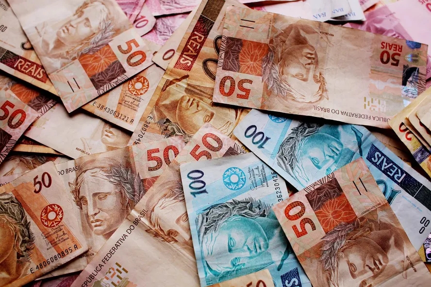 Dinheiro esquecido brasileiros ainda têm R$ 9 bilhões para receber