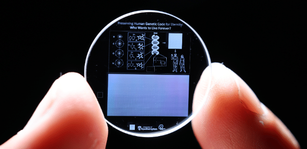 Chip 'eterno' guarda o genoma humano e pode nos salvar da extinção