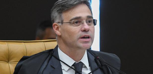 Mendonça vota contra a remoção de perfis nas redes sociais