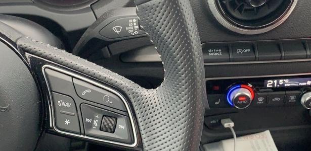 Por que o celular demora tanto a carregar no carro?