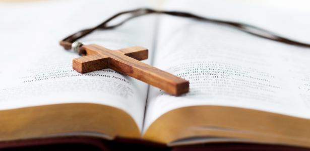 Quem escreveu a Bíblia? Cientistas usaram IA para desvendar o mistério