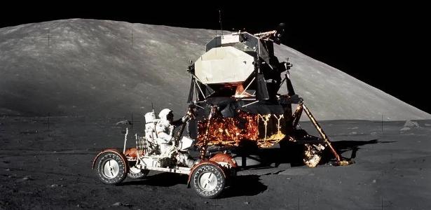 Vidro laranja achado na Lua por astronauta em 1972 tem origem revelada