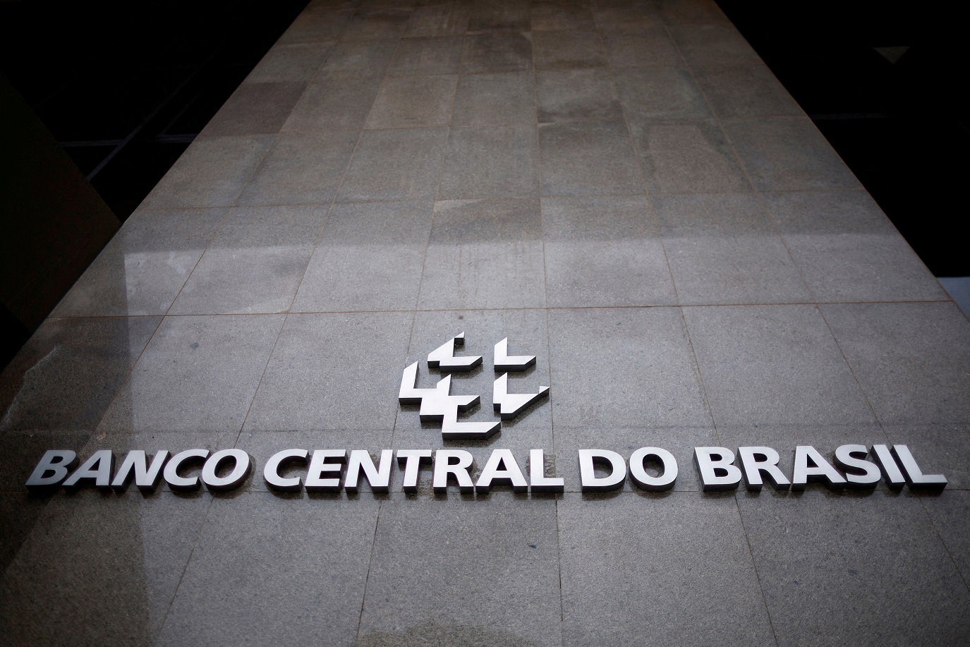 Banco Central suspende mais três instituições financeiras do Pix