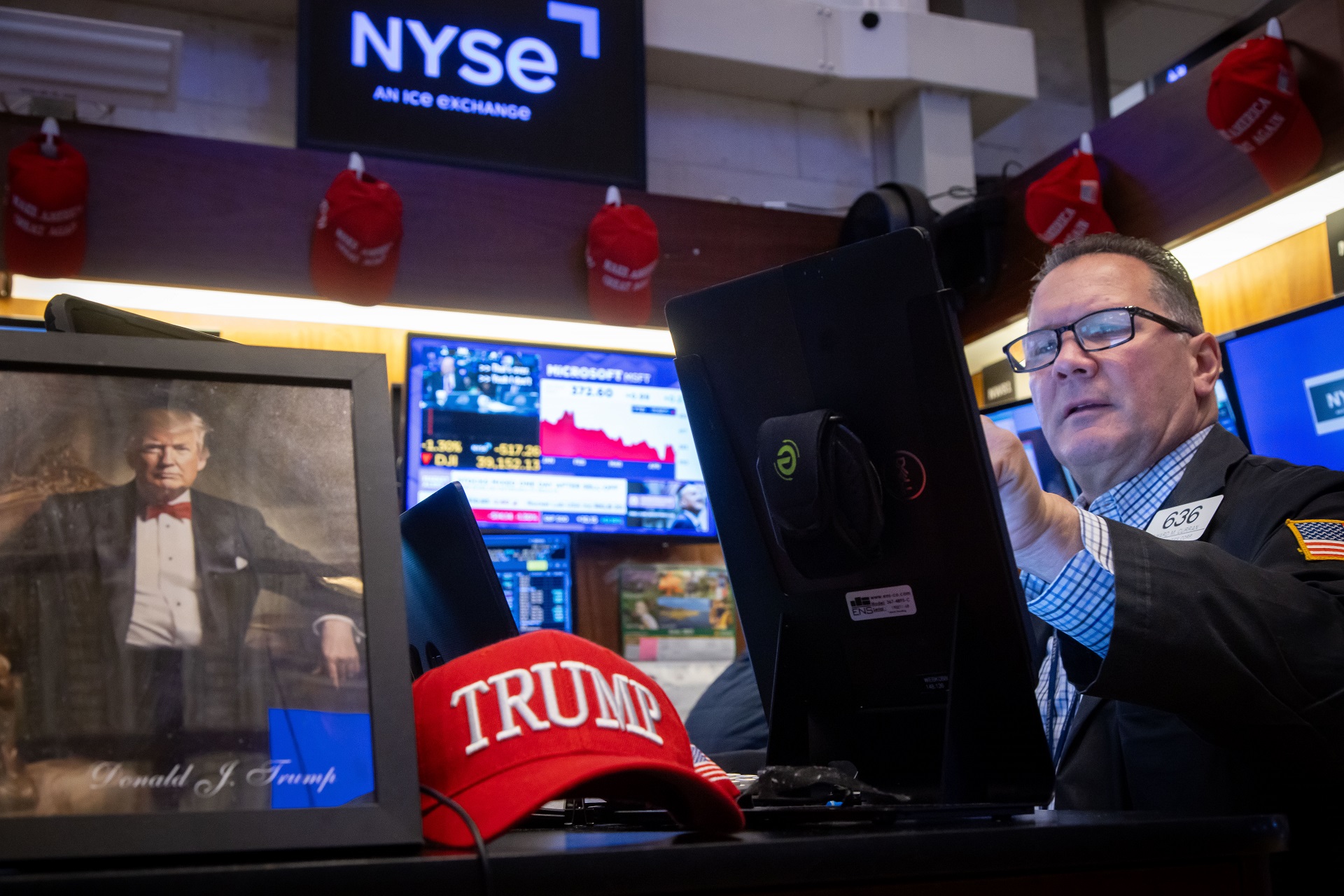 Dow Jones Futuro sobe com alívio nas tensões entre Trump e Fed e balanços sólidos