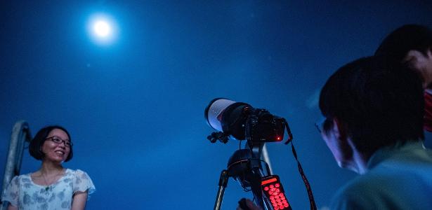 Como tirar foto da lua pelo celular?