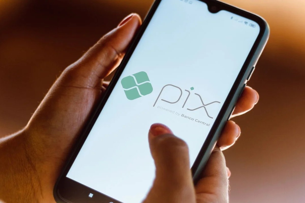 É #FAKE indenização do Banco Central de até R$ 10 mil para quem usou PIX entre 2020 e 2025; trata-se de golpe