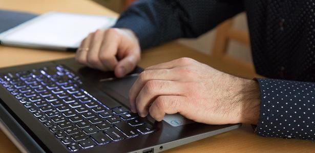 Tarifaço faz Brasil 'ficar para trás' em IA, diz indústria de software