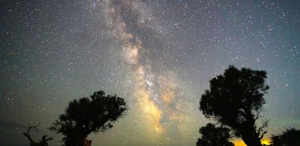 Chuva de meteoros Perseidas terá pico hoje; saiba como assistir espetáculo