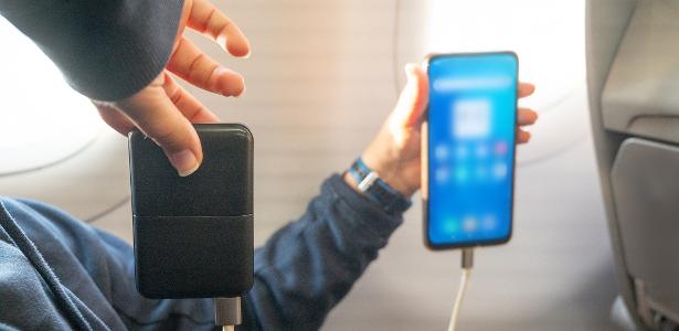 Emirates vai impedir uso de power bank em voos a partir de outubro
