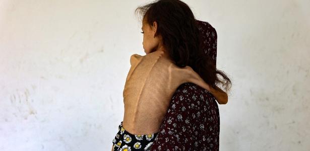 o ódio ao universal e a política da chantagem imperam