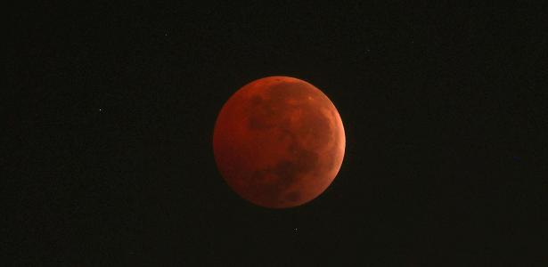 Lua de sangue ocorre hoje; saiba como assistir online