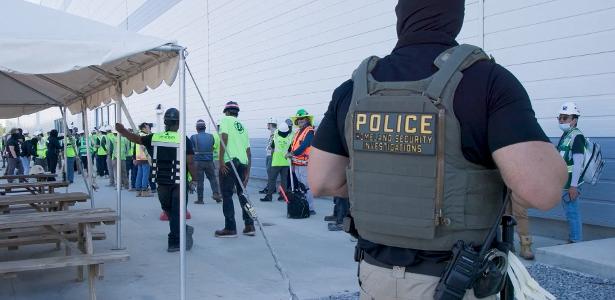 Apple e Google bloqueiam apps que avisam sobre agentes de imigração