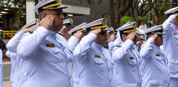 4 segredos da Marinha do Brasil para manter branco impecável dos uniformes