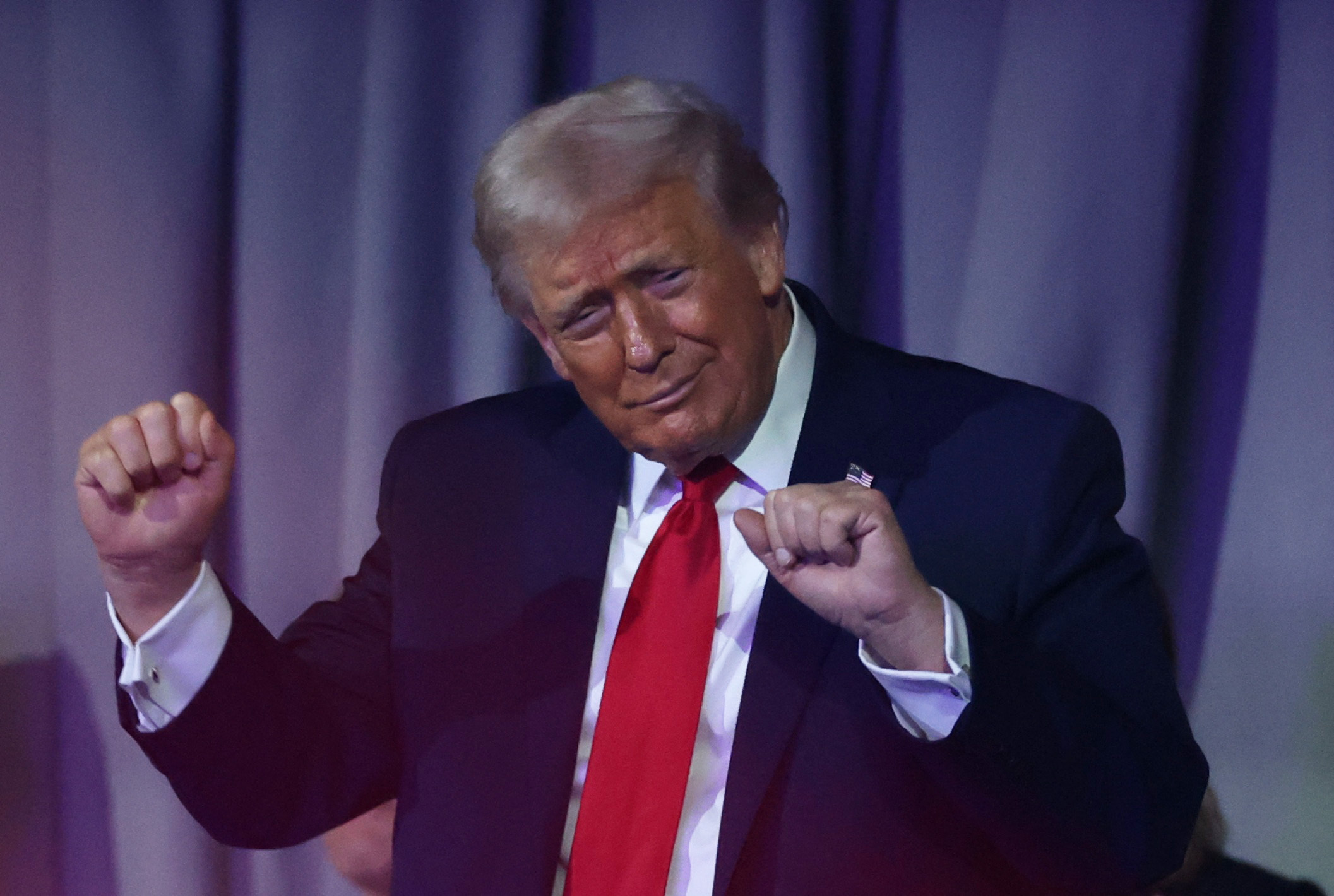 Bitcoin freia recuperação e cai após tensão EUA-Groenlândia abalar ativos de risco