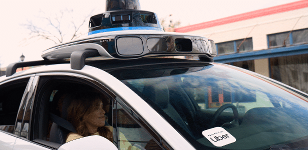 Humanos viram 'zeladores de robô' de carro autônomo e robô entregador