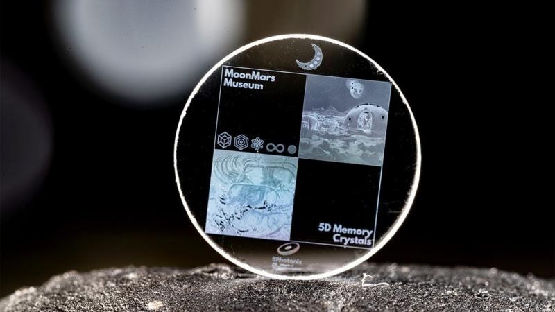 O que são os 'cristais de memória' que desafiam leis da física e prometem solucionar o problema do armazenamento de dados