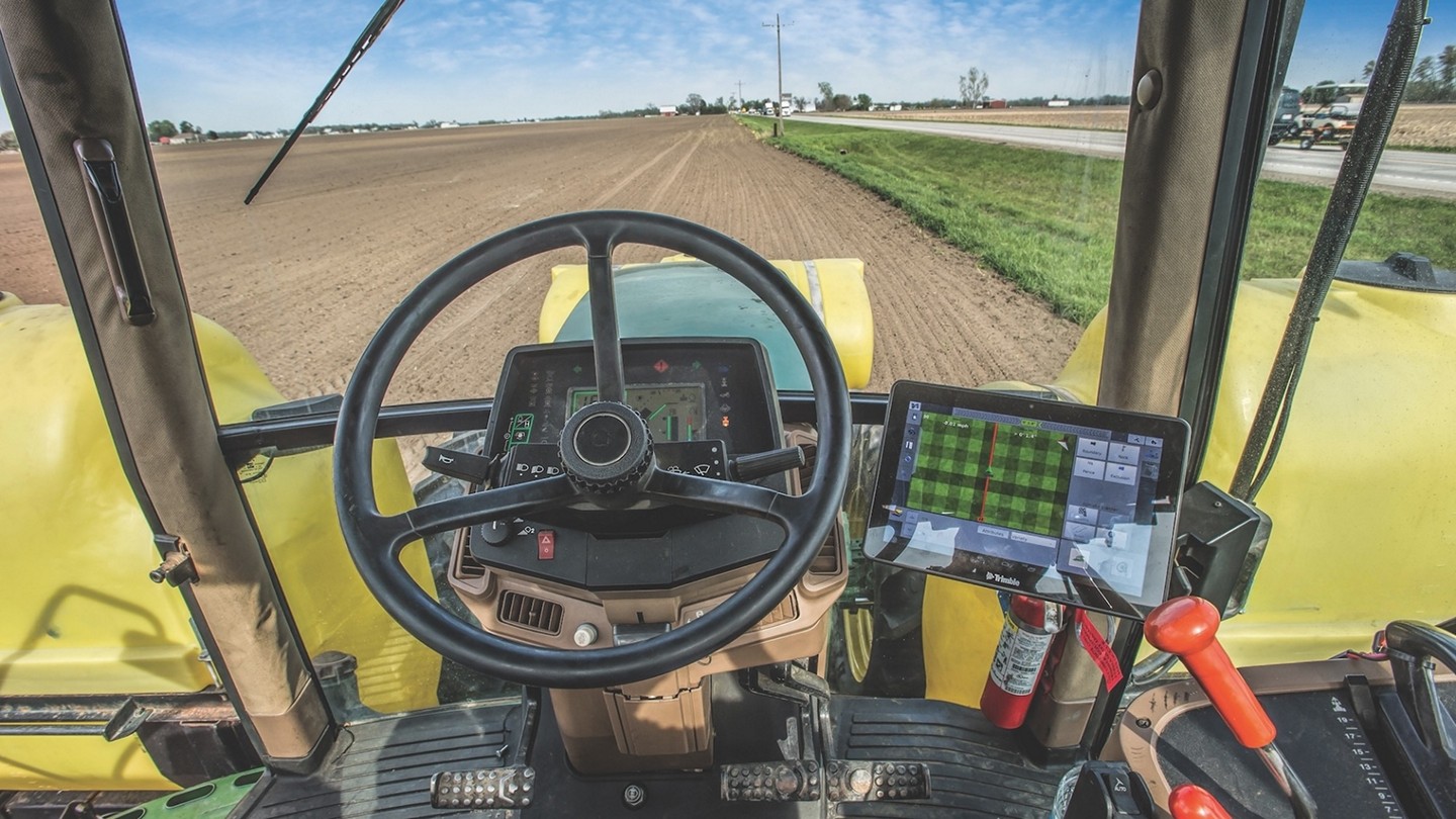 Agrishow: comando de trator que se assemelha a 'videogame' torna rotina do produtor mais intuitiva e econômica