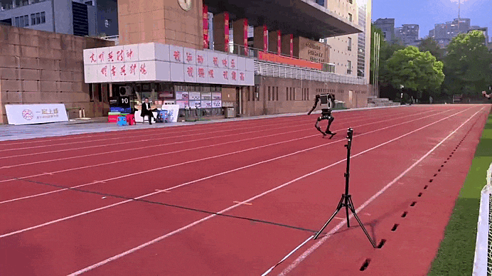 VÍDEO: robô chinês corre 100 metros em 10 segundos e se aproxima da marca de Usain Bolt