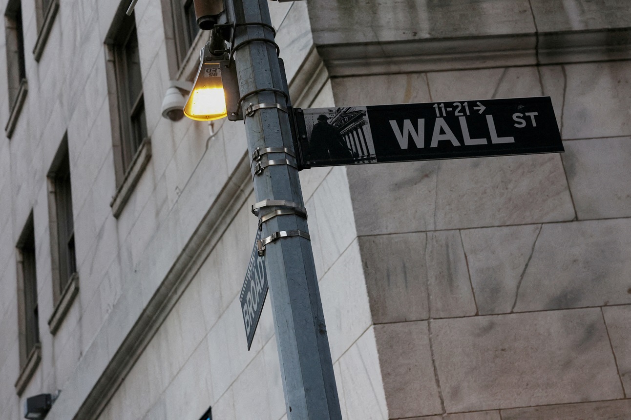 Dow Jones futuro cai e petróleo brent bate US$ 110 com tensão alta entre EUA e Irã
