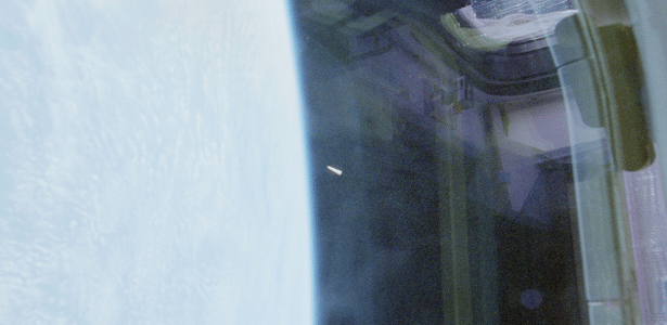EUA divulgam fotos de óvni tiradas por astronautas em ônibus espacial em 1996