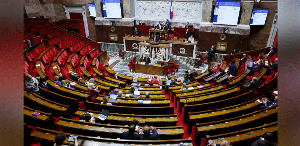 Senado aprova proibição de redes sociais a menores de 15 anos