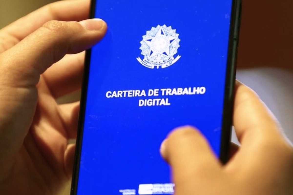 'Tive que fazer um botox no meu currículo': como a IA prejudica mulheres nos processos seletivos de empregos