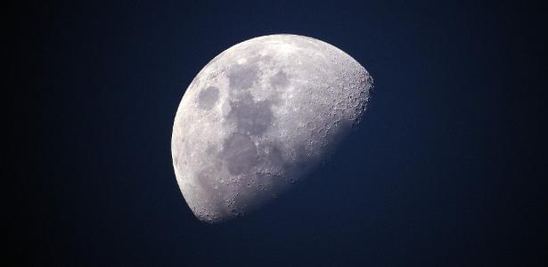 As teorias que explicam por que seis planetas têm luas e dois não